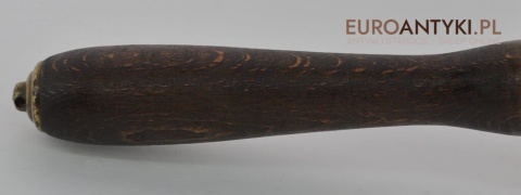 drewniana rączka mosiężnej łopatki