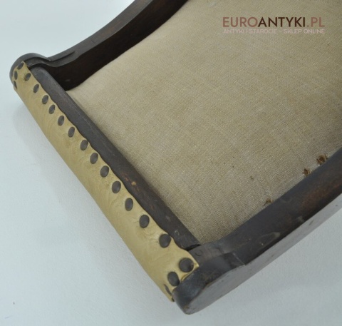 Antyk. Zabytkowy podnóżek bujany z okresu międzywojennego.