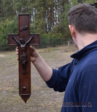 Biedermeier muzealny krzyż łaciński z Jezusem Chrystusem. Antyki do kościoła.