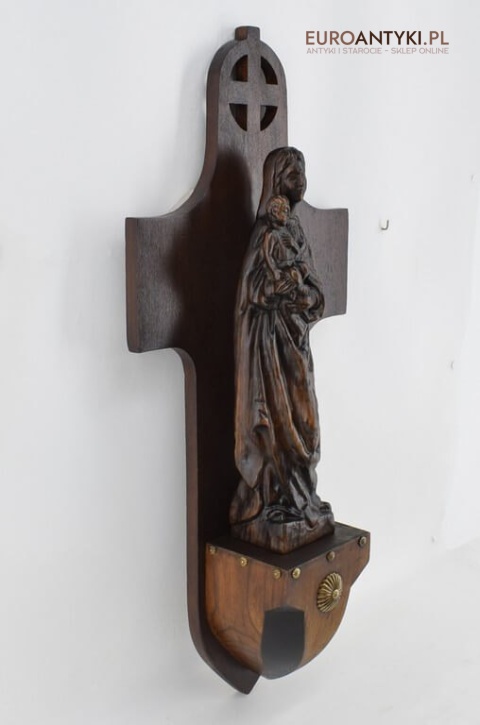 rzeźbiona matka boska