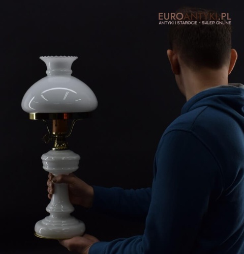lampa szklana mleczna