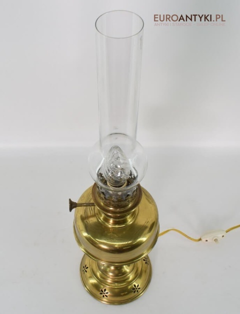 zabytkowa lampa naftowa