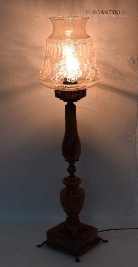 zabytkowa lampa stołowa