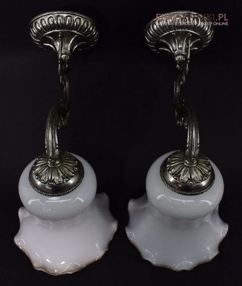 srebrne lampy na ściane