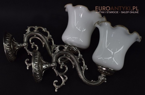 srebrne kinkiety na korytarz