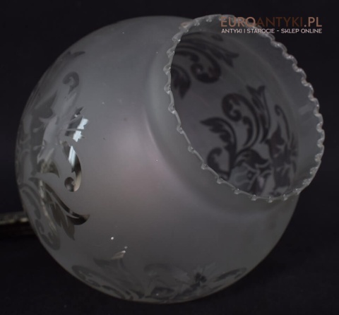 Secesyjny srebrny kinkiet na ścianę. Stara lampa ścienna z kloszem. Srebrne antyki.