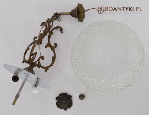 antykwariat z lampami