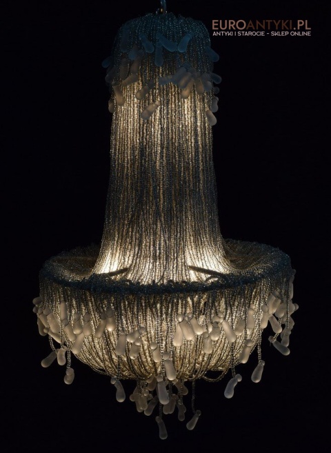 Żyrandol shabby chic glamour z koralików. Lampa sufitowa meduza. Oświetlenie vintage retro.
