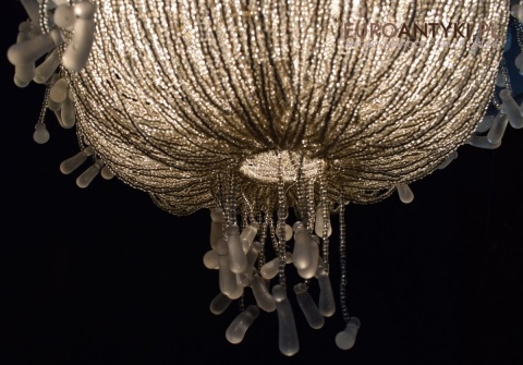 Żyrandol shabby chic glamour z koralików. Lampa sufitowa meduza. Oświetlenie vintage retro.