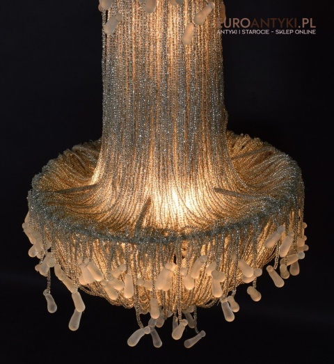 Żyrandol shabby chic glamour z koralików. Lampa sufitowa meduza. Oświetlenie vintage retro.