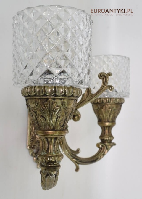 antykwariat z zabytkowymi lampami