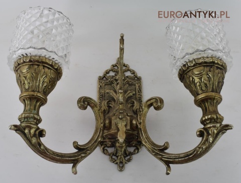 antykwariat z lampami