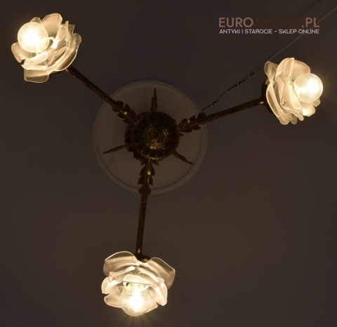 mały zabytkowy żyrandol