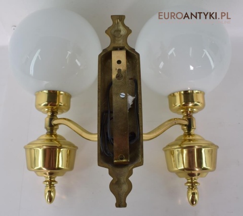 stary kinkiet z kloszem