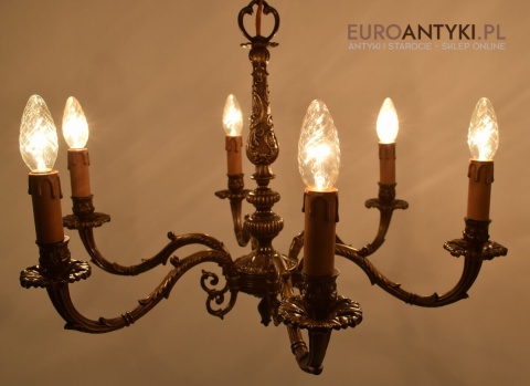 sklep ze starymi lampami