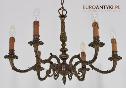 antykwariat z lampami