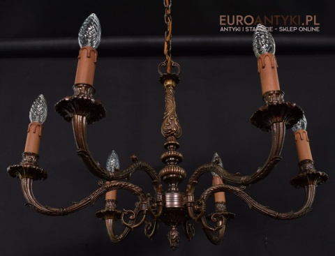 antykwariat z oświetleniem