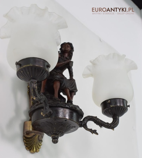 stary kinkiet z kloszami