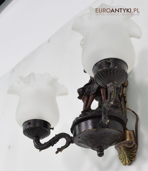 muzealny kinkiet z kloszami