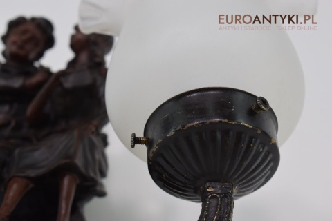 antykwariat z oświetleniem