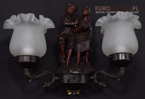 antykwariat z lampami