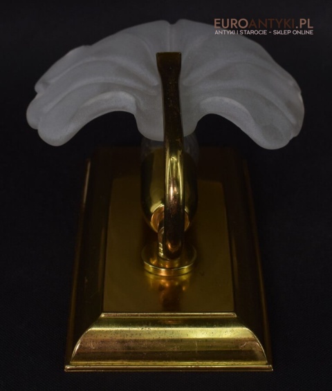 sklep ze starymi lampami