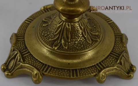 antykwariat z lampkami