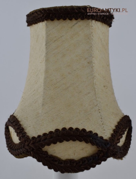 antykwariat ze starymi lampami