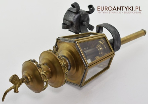 sklep ze starymi lampami