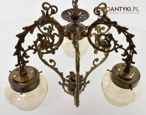 wytworna lampa sufitowa