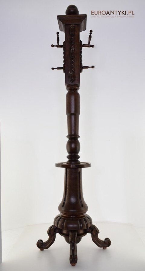 muzealny wieszak stojący