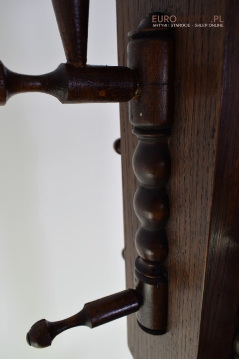 wieszak stojący do zamku