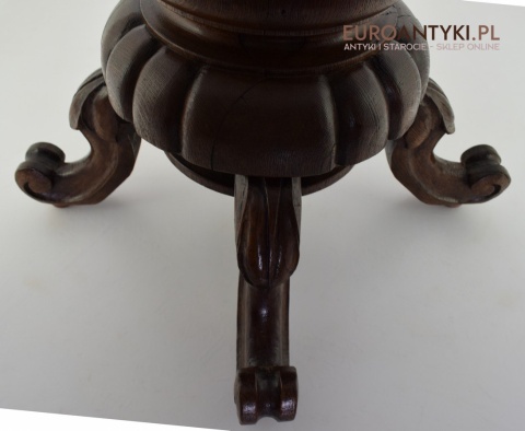 dębowy wieszak stojący