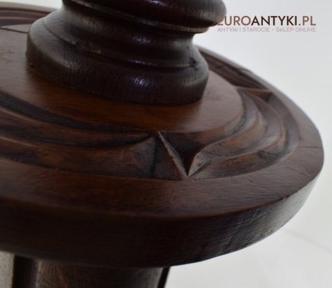 ponadczasowy wieszak stojący