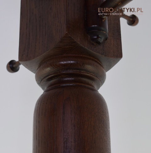 renesansowy wieszak stojący