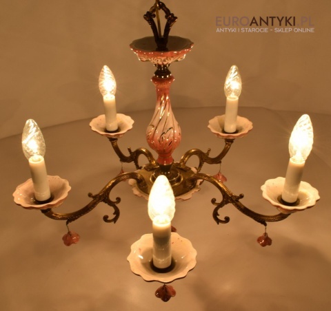 żyrandol z różyczkami