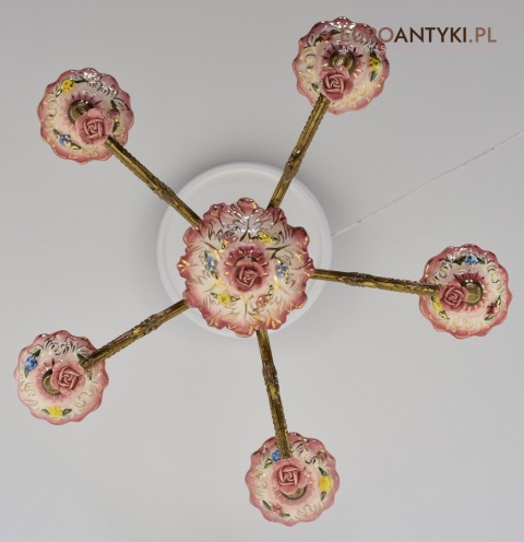 porcelanowy żyrandol różowy
