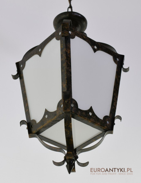 wiszca lampa zamkowa