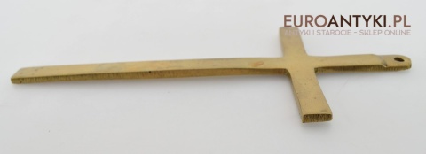 Ascetyczny krzyż mosiężny w prymitywnej purystycznej formie antyczny krzyżyk łaciński