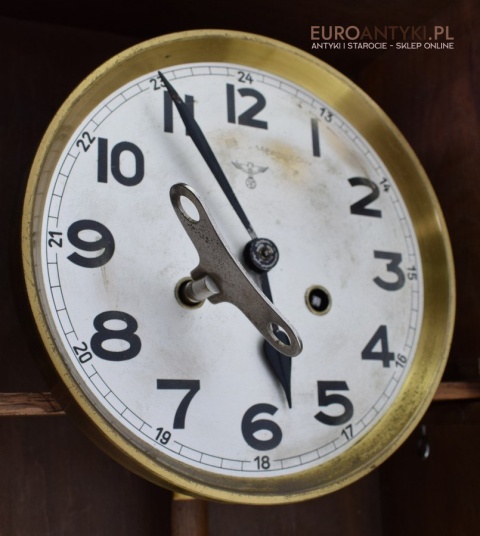 Muzealny zegar F.M.S. antyk odmierzający czas do dworu pałacyku
