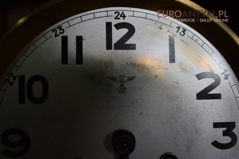 Muzealny zegar F.M.S. antyk odmierzający czas do dworu pałacyku