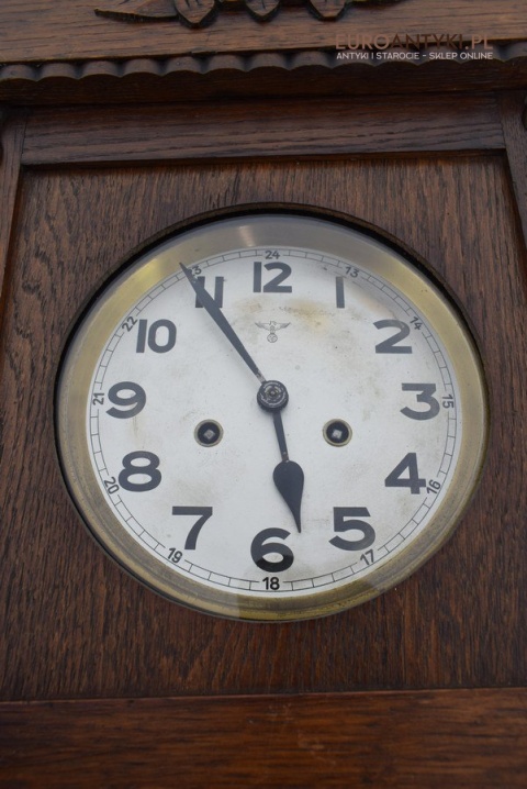 Muzealny zegar F.M.S. antyk odmierzający czas do dworu pałacyku