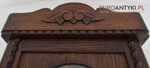 Muzealny zegar F.M.S. antyk odmierzający czas do dworu pałacyku