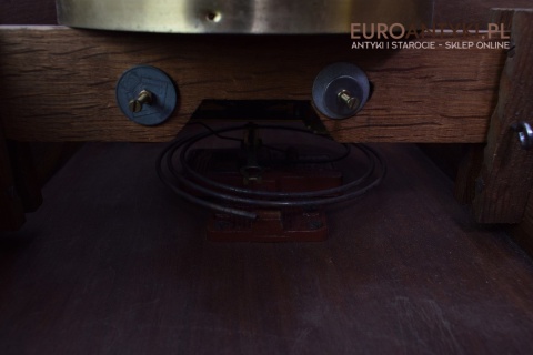 Muzealny zegar F.M.S. antyk odmierzający czas do dworu pałacyku