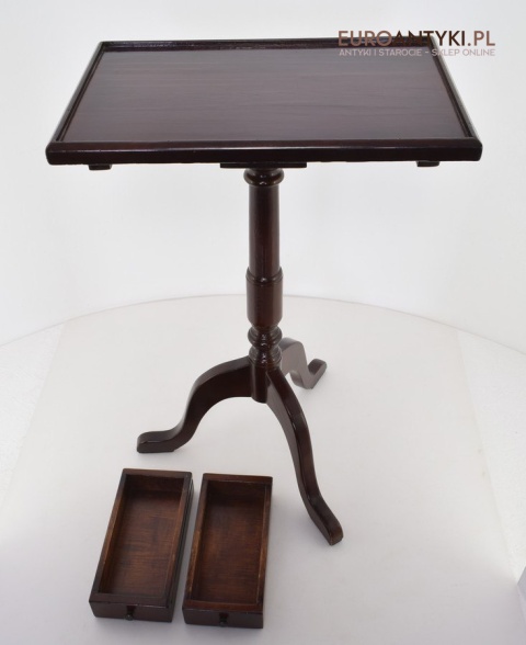 Zabytkowy stoliczek z szufladkami pomocnik antyczny do dworu pałacu