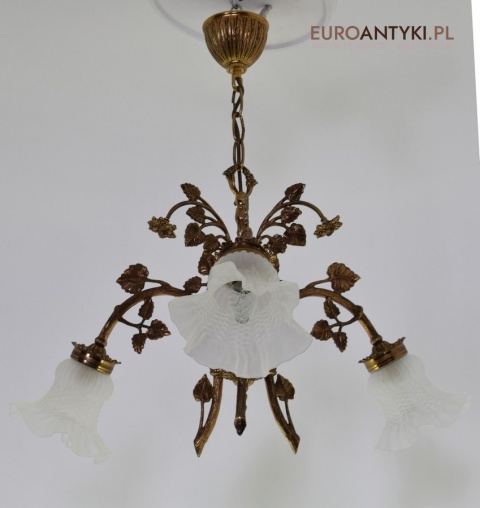 Florystyczna lampa sufitowa żyrandol trójramienny z kloszami zabytkowy dworkowy