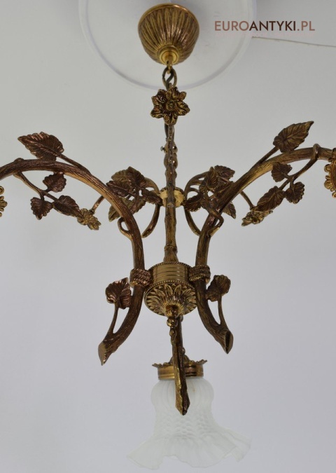Florystyczna lampa sufitowa żyrandol trójramienny z kloszami zabytkowy dworkowy