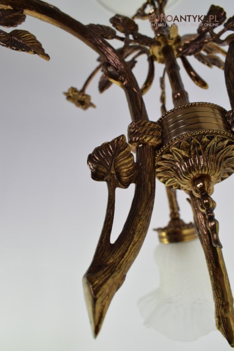 Florystyczna lampa sufitowa żyrandol trójramienny z kloszami zabytkowy dworkowy