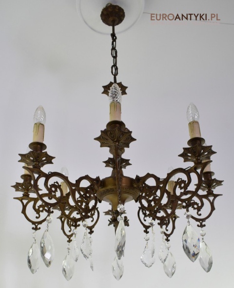 antyczny żyrandol z kryształami