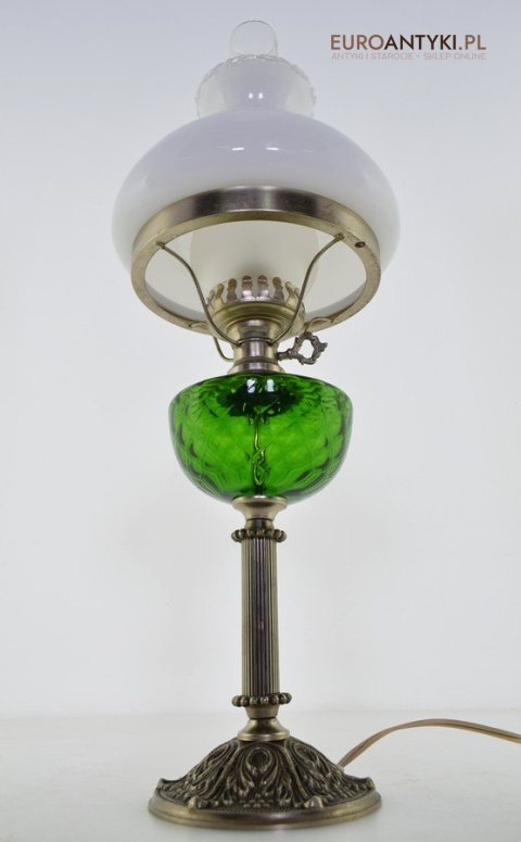 stara lampa na stoliczek